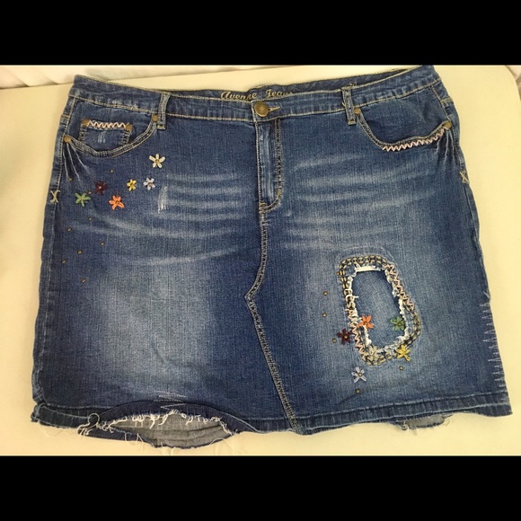 Avenue Dresses & Skirts - Avenue 20 embroidered distressed denim skirt